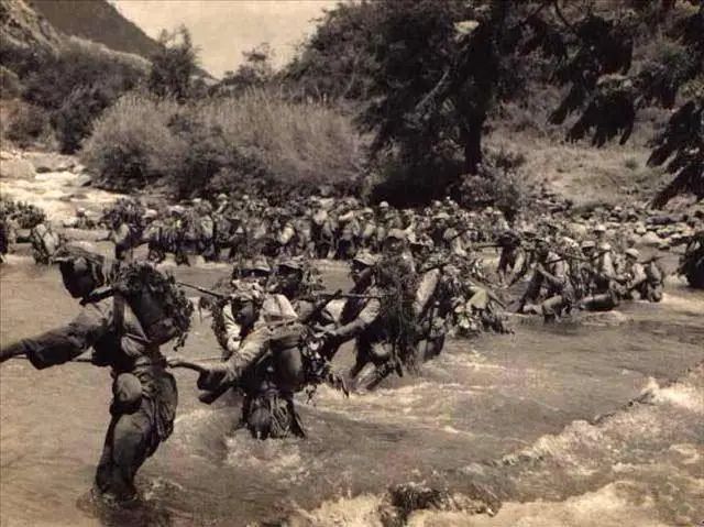 小南学党史两条战线内外夹攻