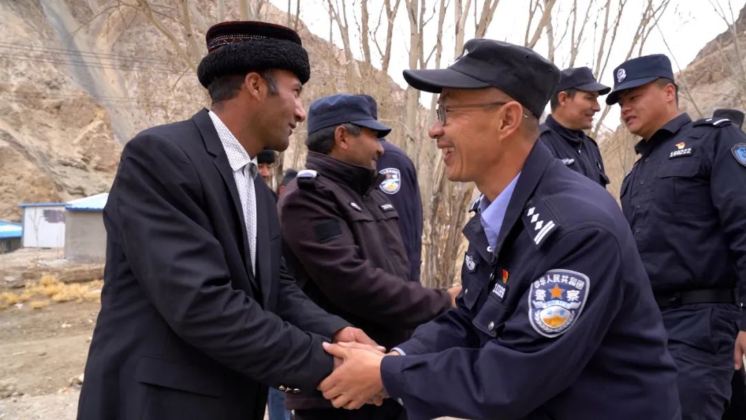 教育整顿进行时喀什地区公安民警重走英模路探寻英模初心上