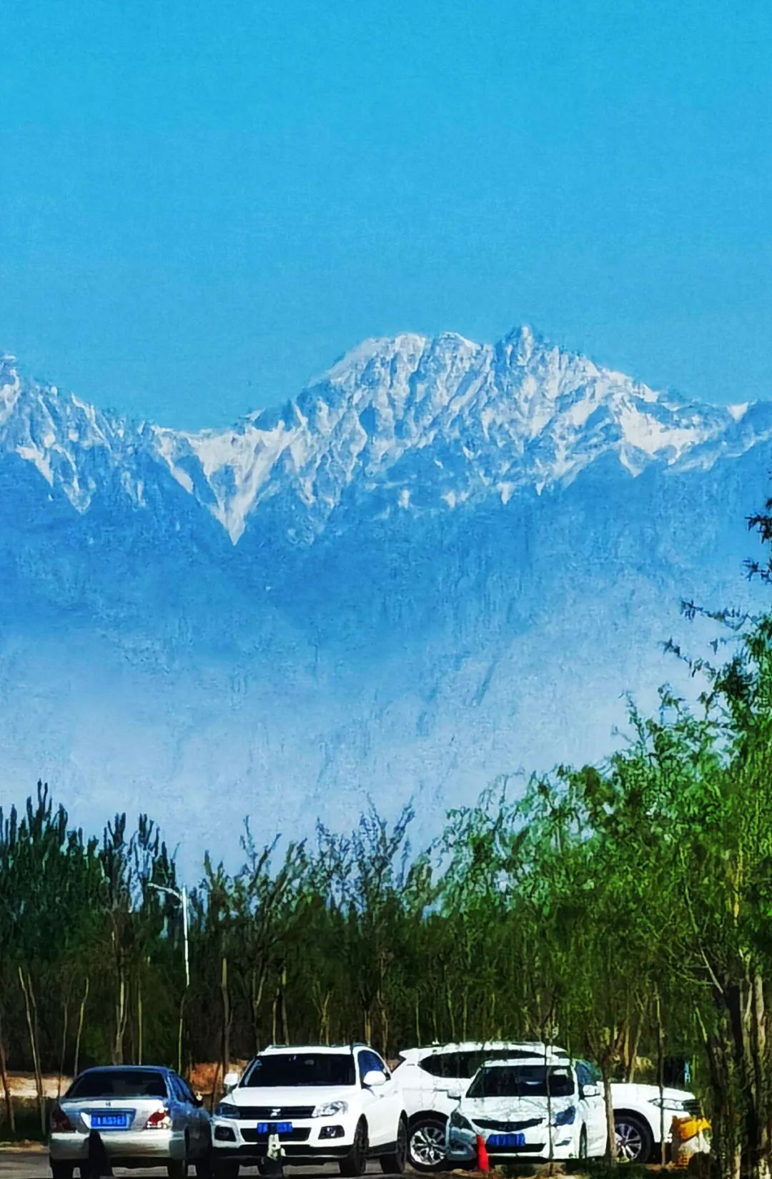银川又现贺兰晴雪