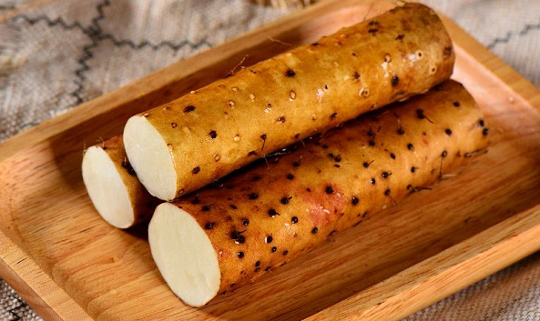 山药属于薯类食物的一种,是日常生活中的常见食材.