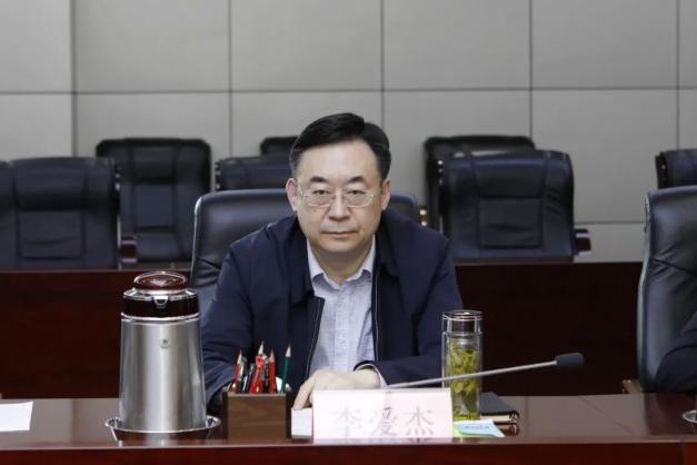 教育整顿在行动枣庄市政法队伍教育整顿领导小组第三次会议召开