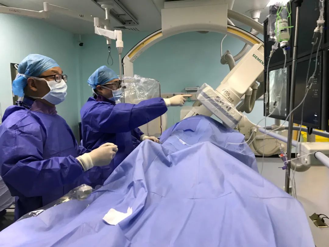 介入手术图