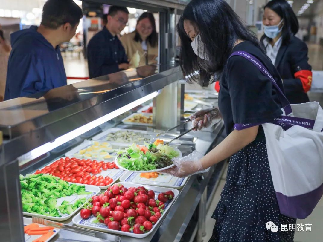 饞了丨輕食保胃玫瑰入餐雲南這些高校食堂心思多