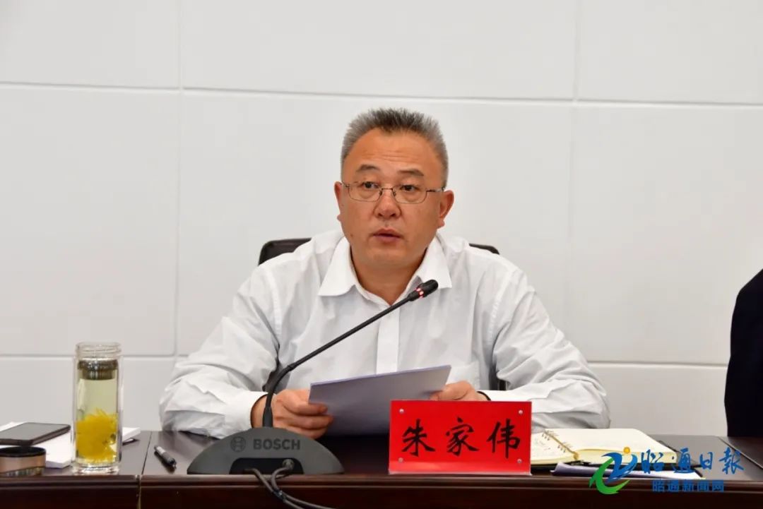 朱家伟指出,今年以来,全市各级各部门认真按照市委,市政府关于巩固