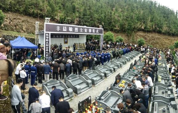 今天我们接丰晨敏烈士回家