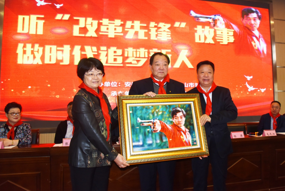 "改革先锋"许海峰回家乡马鞍山讲述追梦故事 勉励时代新人_媒体_澎湃