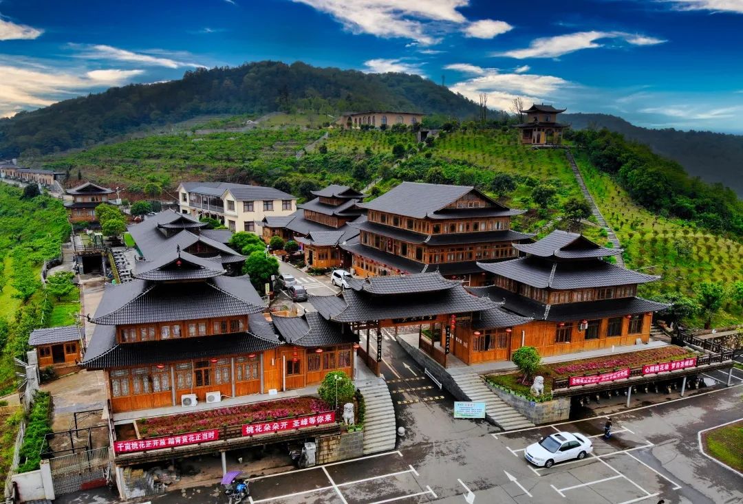 莲花书栈地址:岳麓区莲花镇桐木村182号风吟谷民宿地址:长沙市岳麓区