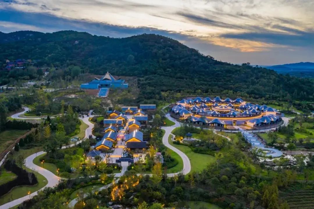 活动名称:天台山旅游区国风艺术节举办时间:5月1日—5日活动简介:1.