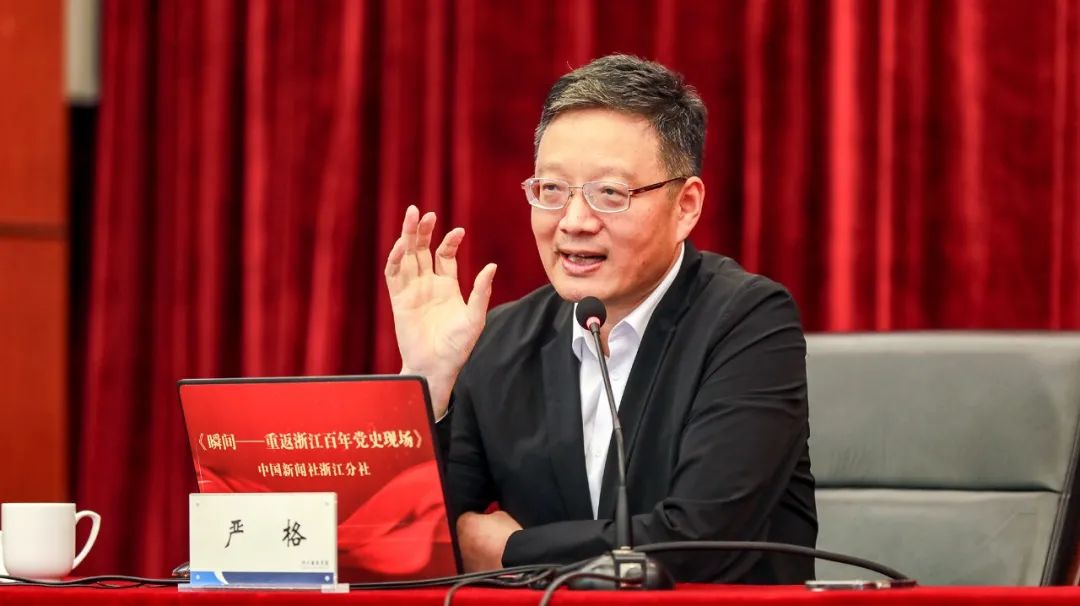 打开话匣,严格回忆起自己第一次来到嘉兴南湖,便是和这位王明华教授一