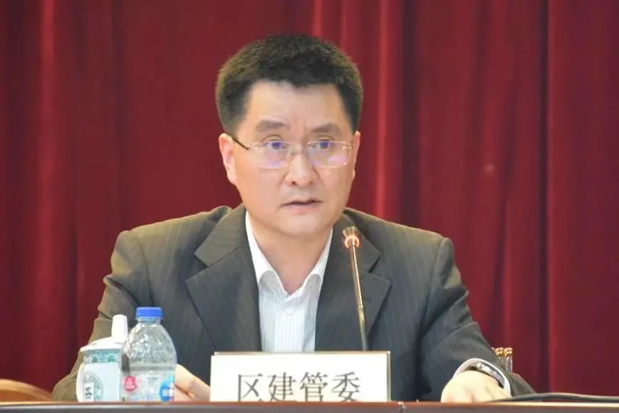 会上,区建管委党组书记,主任胡国强就2021年建筑领域安全生产进行工作