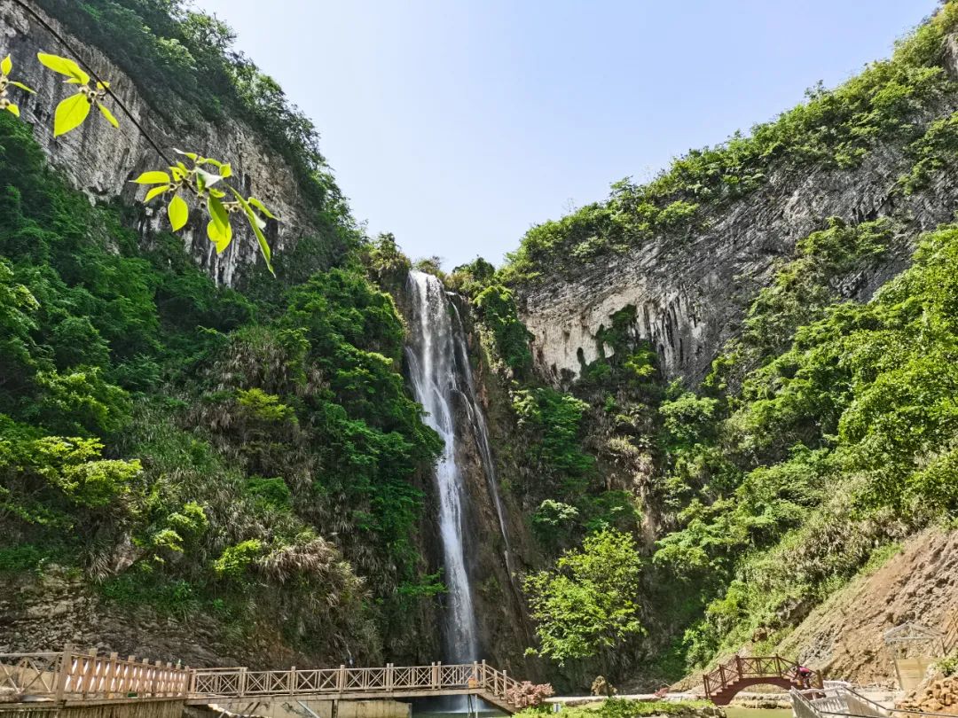 瀑布群已让周边许多游客"蠢蠢欲动"在这个即将到来的夏天排市镇滴水岩
