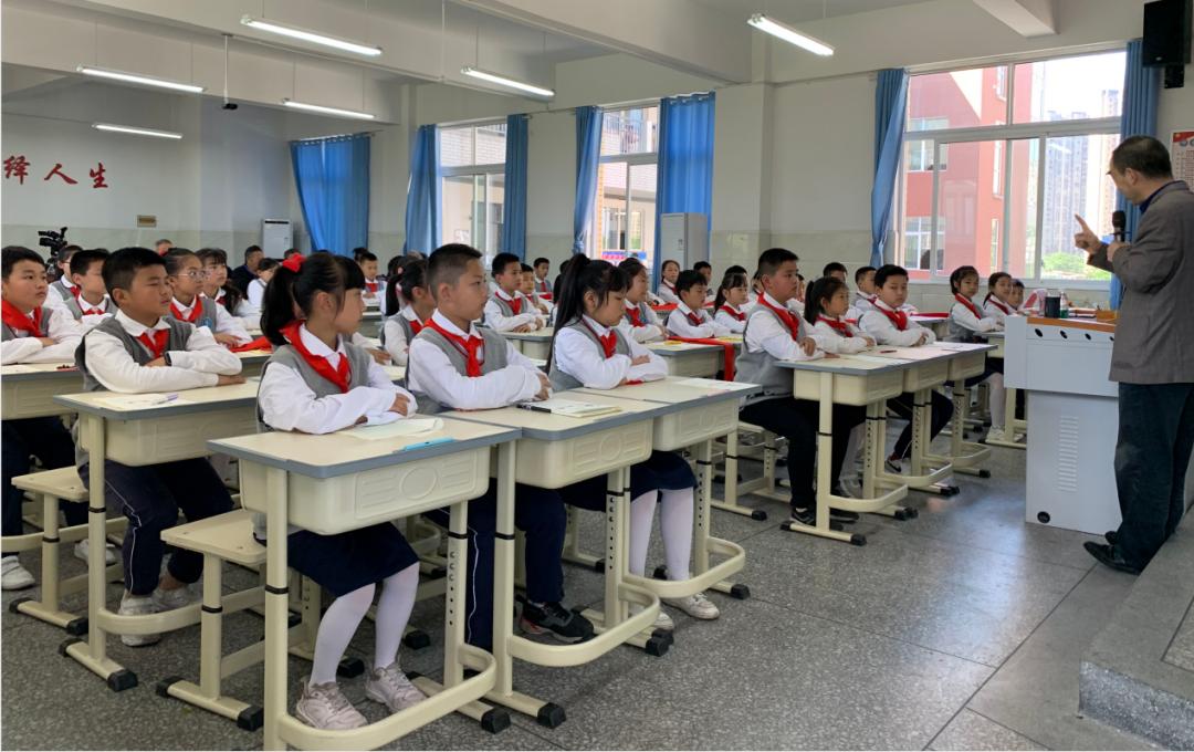 我是接班人劳动最光荣玉带河小学学生们这样诠释