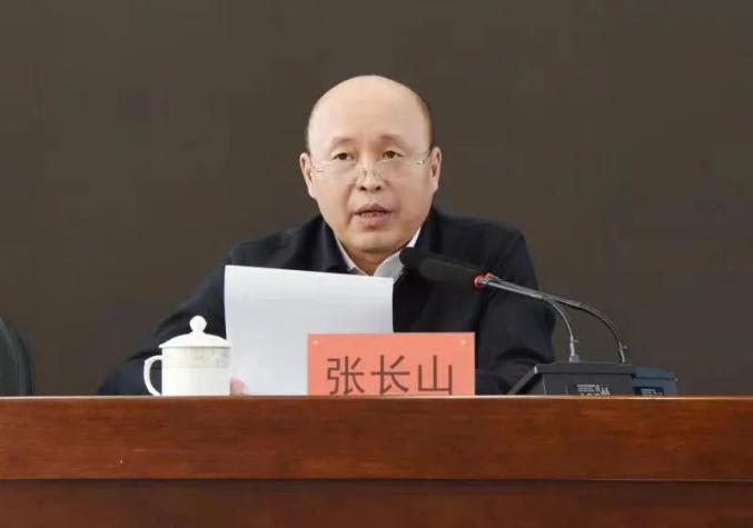 龙煤七台河公司党委书记,董事长张长山出席会议并讲话.