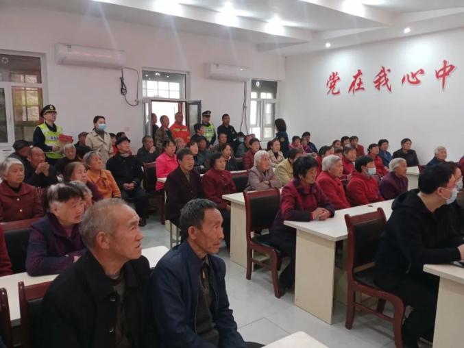 为群众“做好事、办实事、解难事”