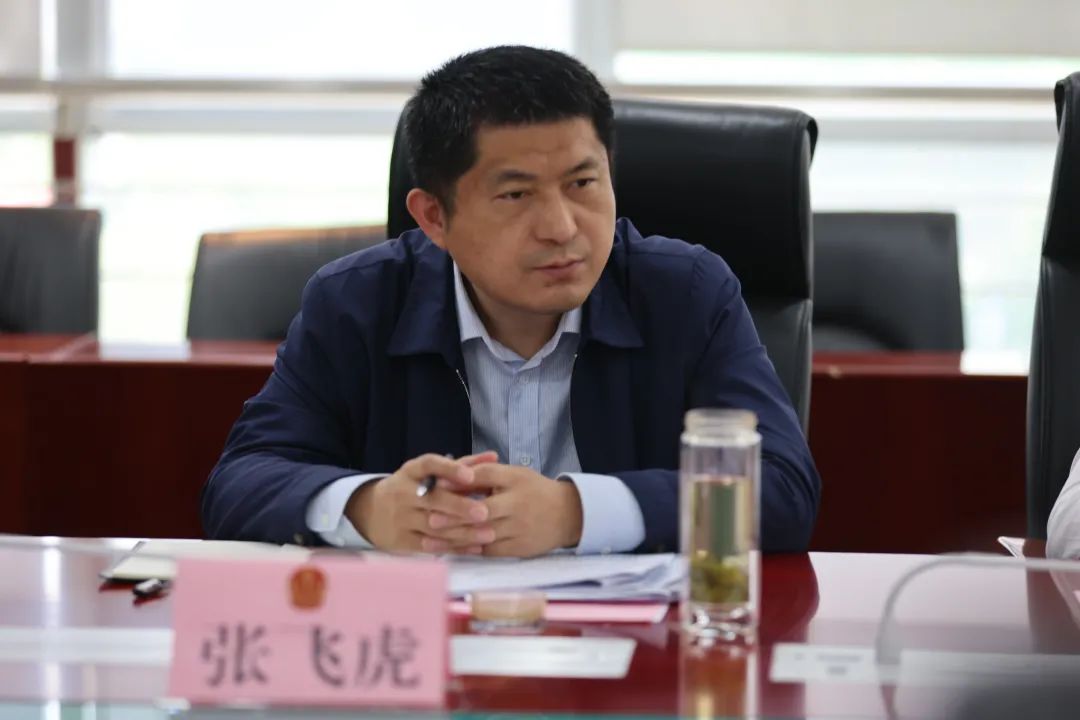 并讲话,省政法队伍教育整顿第四指导组法院现场指导专班负责人张飞虎