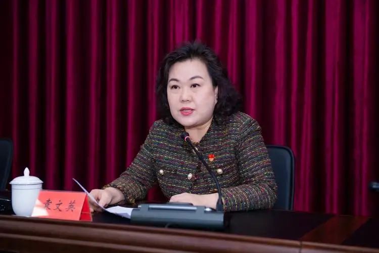 红山区召开干部大会陈占英任赤峰市委常委红山区委书记