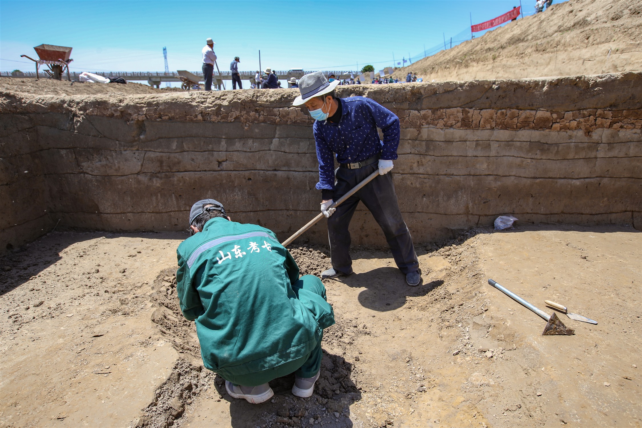 山东一处考古工地现场韩春义摄