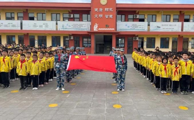 网络文明新华小学举办童心明德德育节展演暨新时代好少年表彰大会