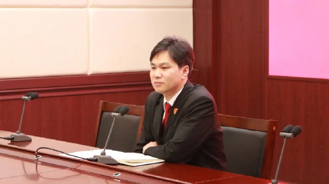 座谈会上,张楚军如兄长,像朋友一般与大家沟通交流