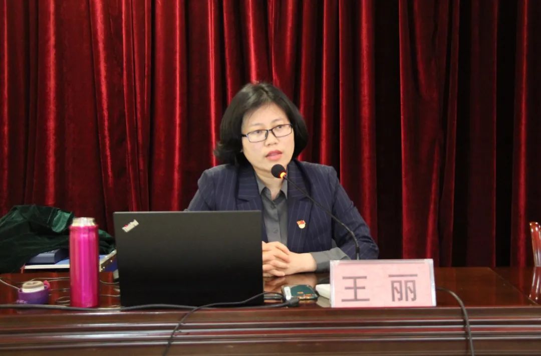研究中心主任,渭南市党史学习教育市委宣讲团成员王丽为全体干警授课
