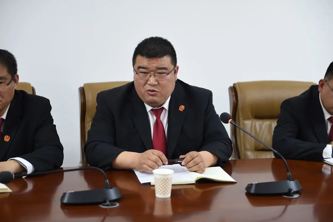 青春献给党办案走前列邳州法院召开青年法官座谈会