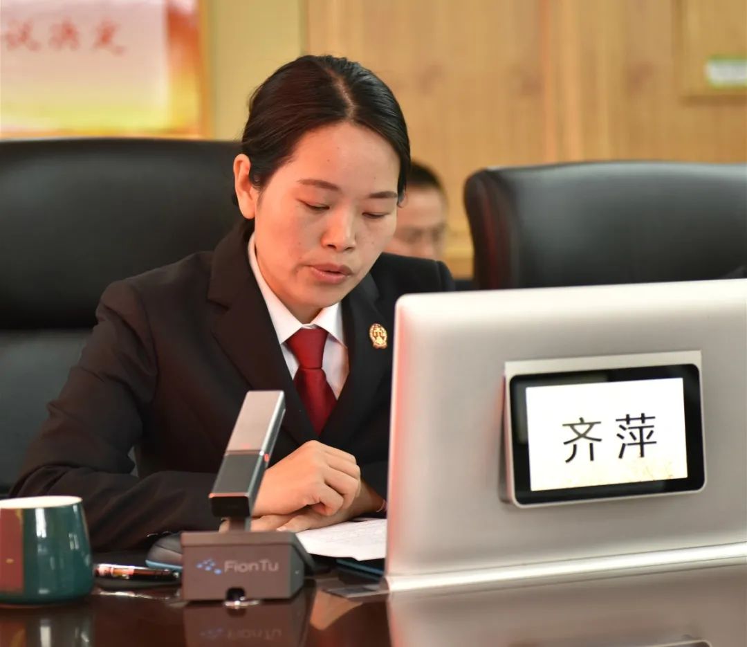 英模教育弘扬英模精神坚守为民初心市中院召开周春梅魏晶晶同志先进