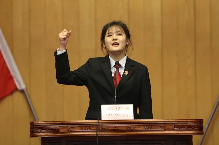 钟楼法院执行局法官助理 卢瑶 《线上线下皆为情,司法为民谱新篇》市