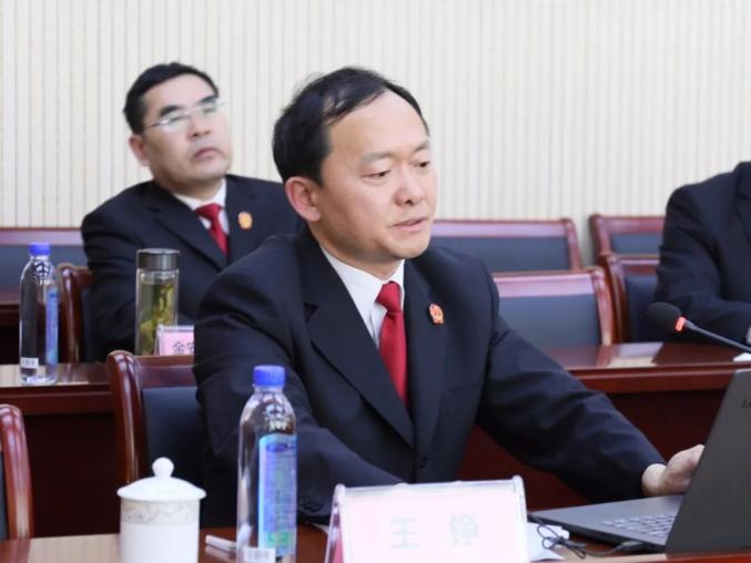 会上,院党组成员,副院长王铮向与会企业家通报了2018年以来审理的涉