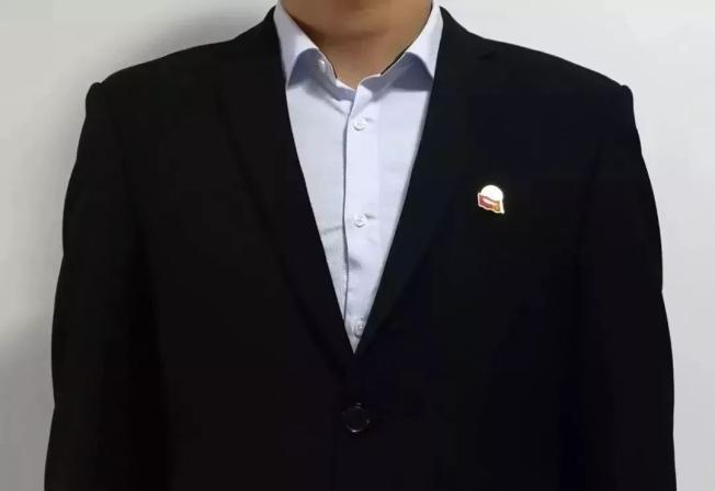 党徽在衬衫的位置图片