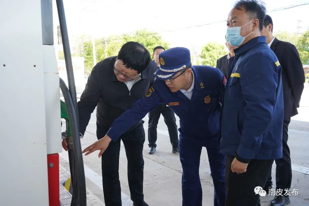 赵亮一行先后来到中石油沧州分公司第六十八加油站,恒达充气站,信和