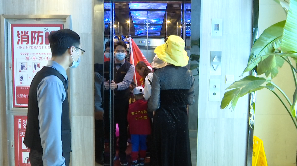 登塔俯瞰周口广电小记者感受高空之美