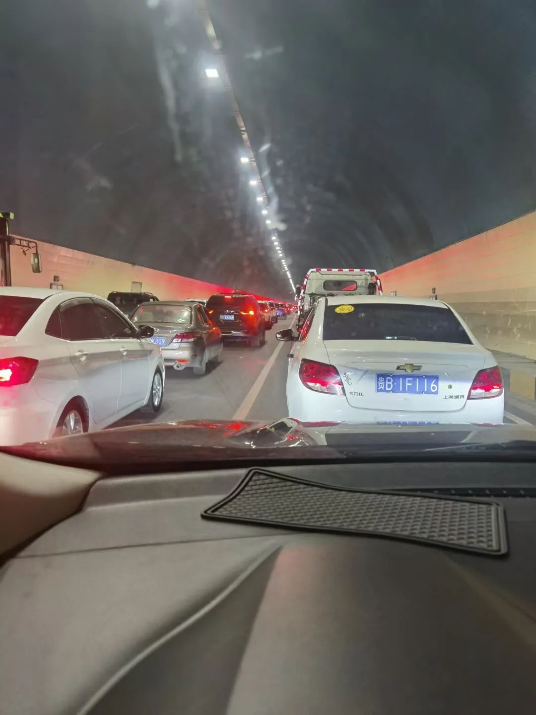 "五一"第1天丨各地上演"出城大片"!六盘水最新实时路况赶紧戳↘