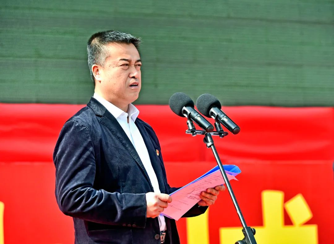 市委常委,秘书长孟广华出席仪式并宣读倡议书.