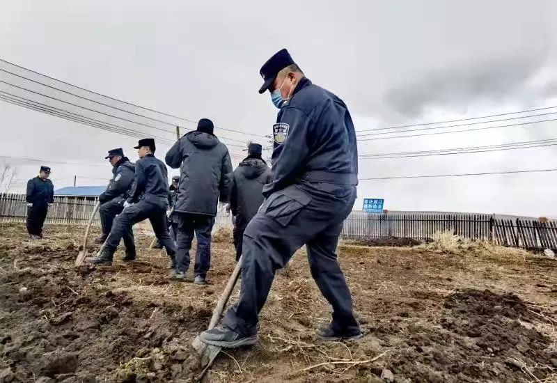 致敬最美劳动者警察蓝铺陈平安呼伦贝尔