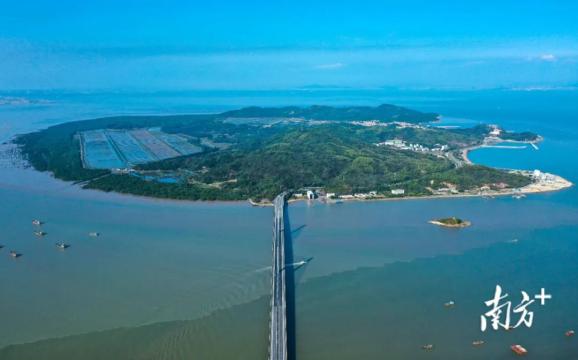 直通淇澳島的淇澳大橋.