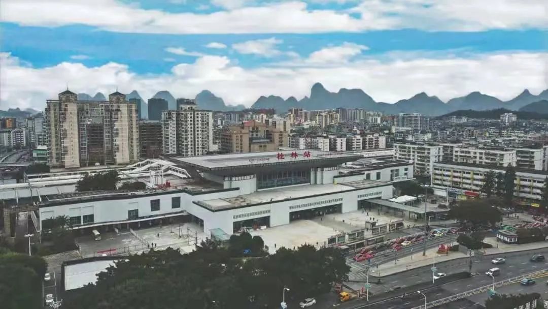 桂林拥有"一城九站两高铁"联通衡柳高铁与贵广高铁车站配套有公交