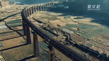 是成昆铁路最险峻大桥之一共有38个桥墩全长1166米位于云南省禄丰县