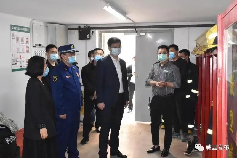 威县县委副书记县长崔耀鹏就安全生产疫情防控和大气污染防治工作进行