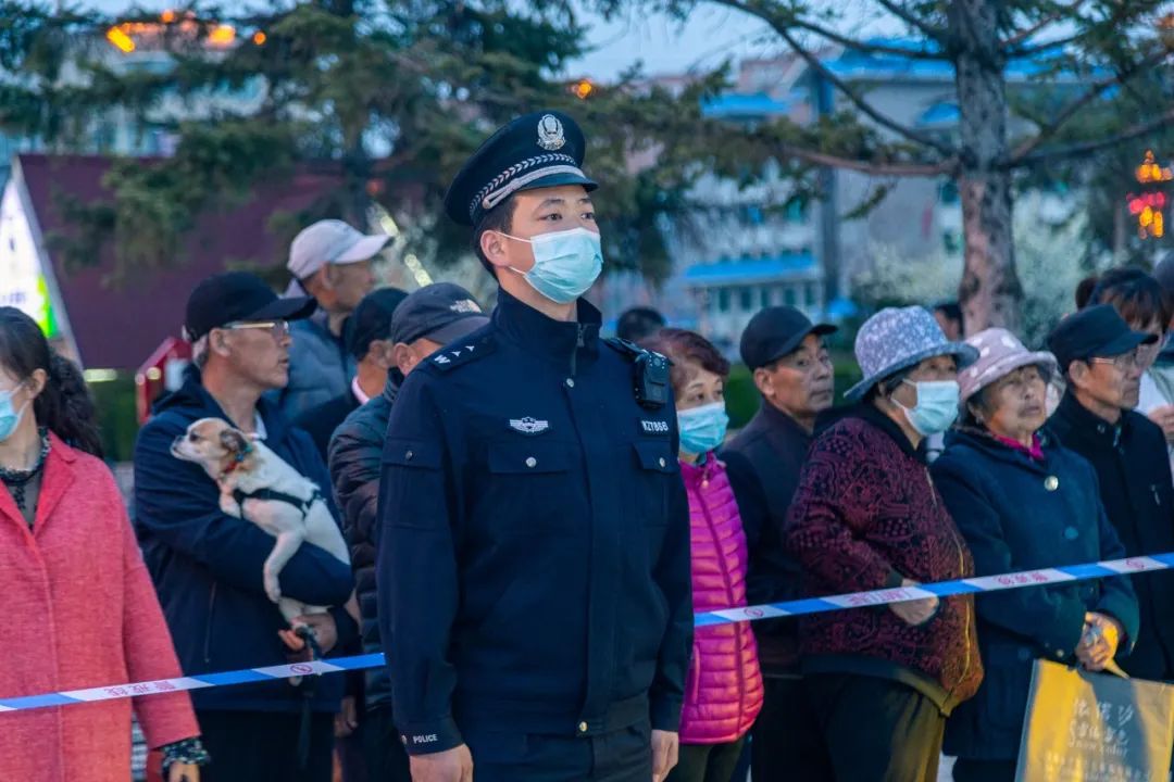 4月30日下发安保警卫方案,成立了以副市长,公安局长王国峰同志为总