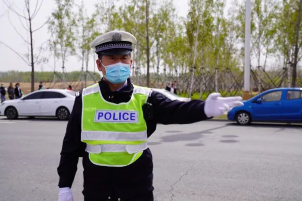 我们守护!梅河口交警用执着坚守和无私奉献诠释什么是最美"劳动者"