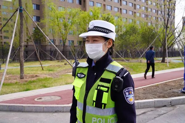 梅河口女交警图片