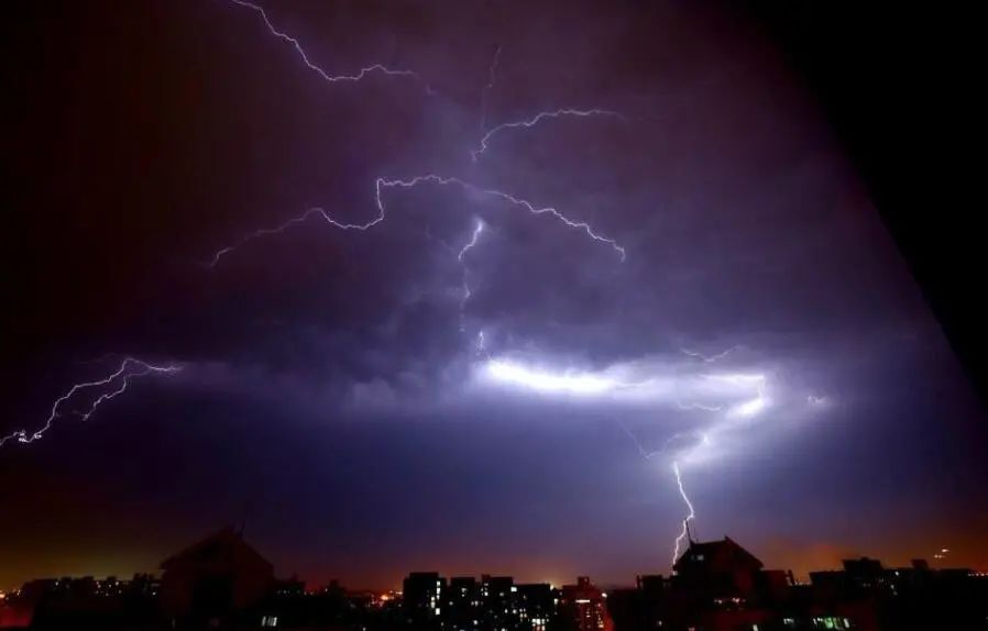速看!富顺今晚大雨 雷电 大风 强对流!