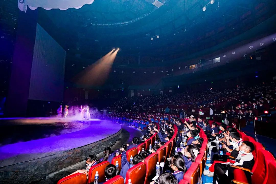 四省惊艳新版水秀迎来首趟千人外地直通车