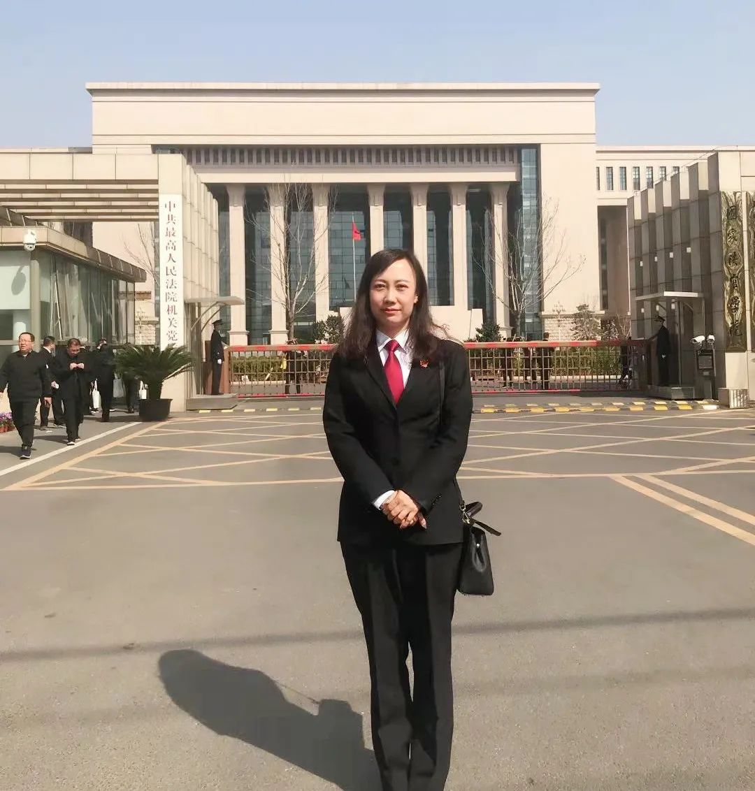 荣誉展播王慧芳逆行者的身影是最美的风景