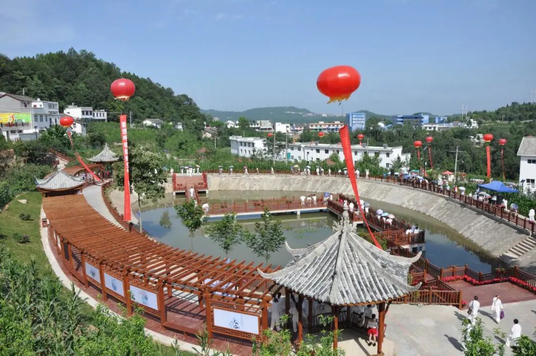 实施"四水同治"工程,加快龙家咀大闸,通江水库,鹰嘴岩水库建设,实施凯