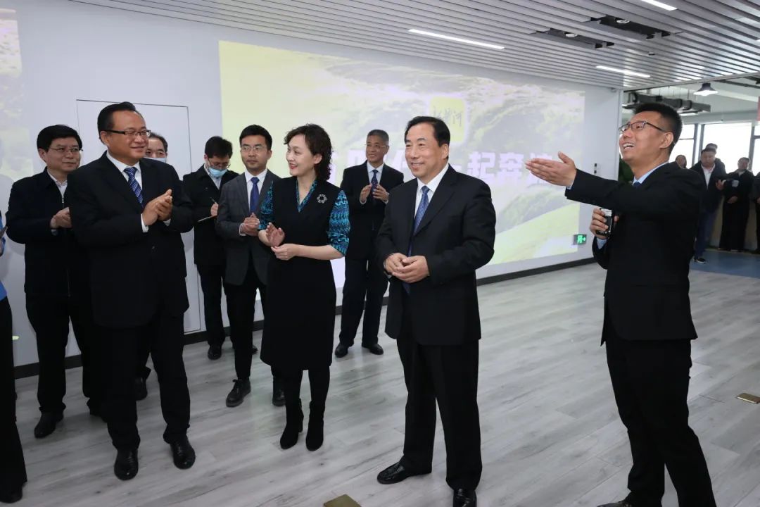 孙立成何桂立杨谷孙述涛袭艳春参加活动