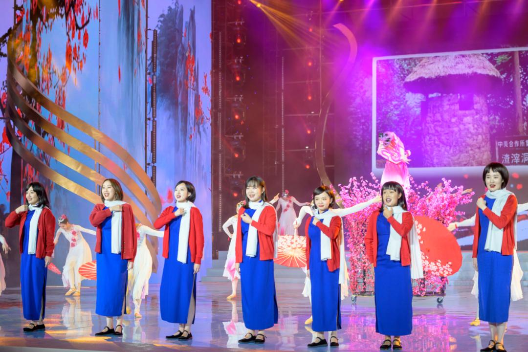 情景表演唱《红梅赞》