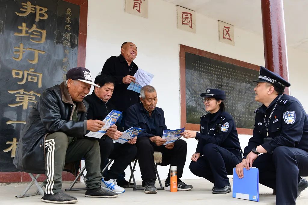 邦均派出所15名青年民警第一時間成立