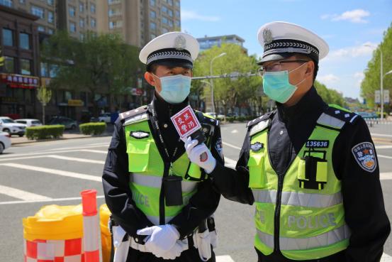 战斗的路,朝夕数不尽,奋斗的路,春秋走不完.