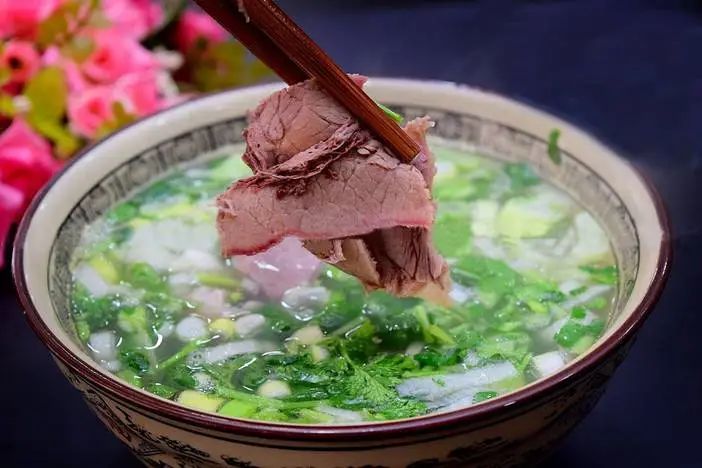 地址:九都路与风化街口东南角02匡家驴肉汤简介:创始人匡克俭